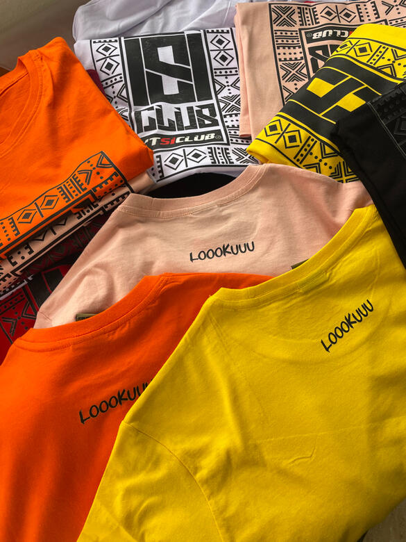 Loookuuu T-Shirts